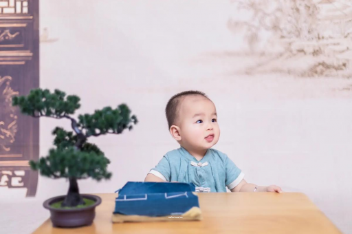 澧县怀孕肚子中间凹两边凸